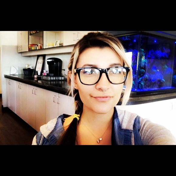 Meet your Posher, Ashton - Picture 6 of 8